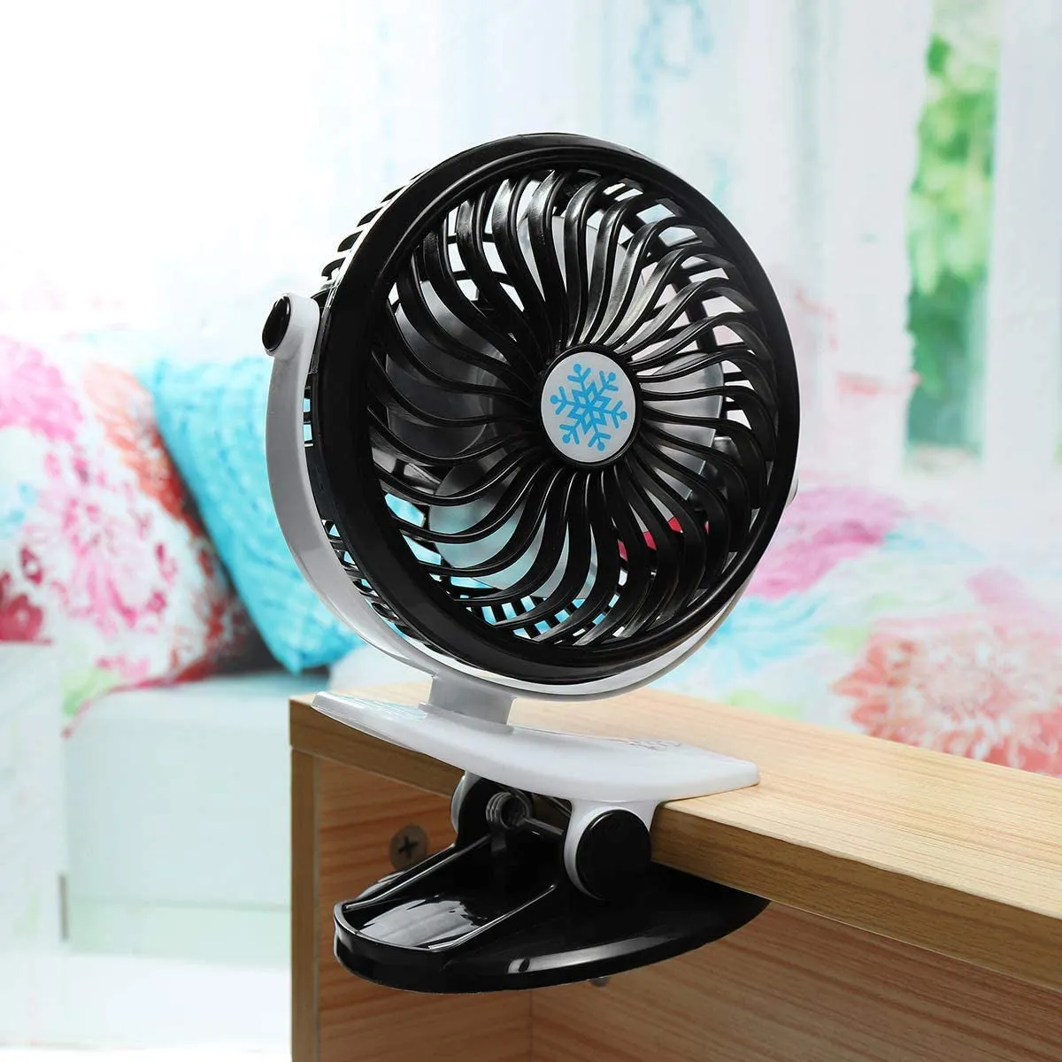 Clip on Table Fan, 360° Rotation Portable Small Desk Fan, 3 Speed Personal Rechargeable Battery Fan with Clip, Mini Clip Fan for Stroller, Camping, Office, Desk (Multicolored )