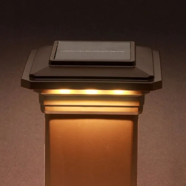 Lake Lite™ 4"x4" Solar Post Cap Light for Trex