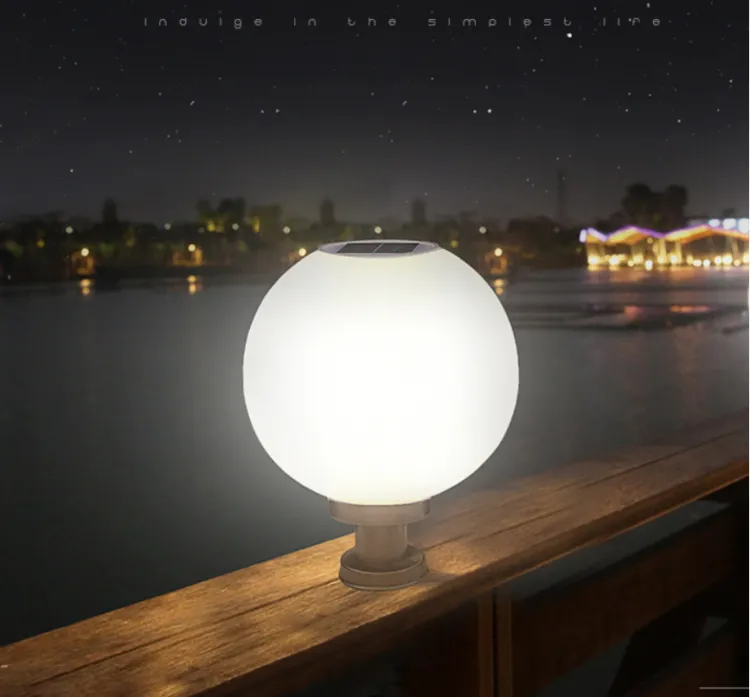 Solar globe light